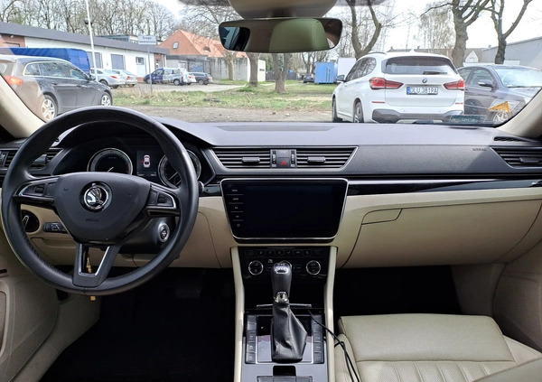 Skoda Superb cena 93700 przebieg: 163000, rok produkcji 2018 z Legnica małe 29